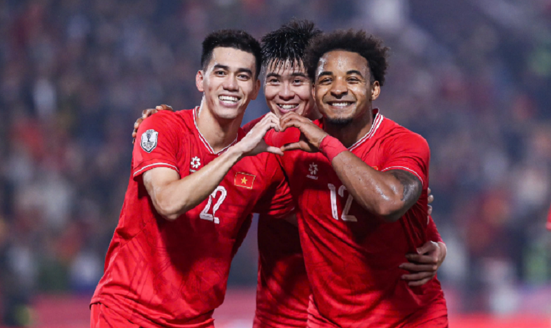 ĐT Malaysia có hành động bất ngờ, HLV Kim Sang Sik lo lắng