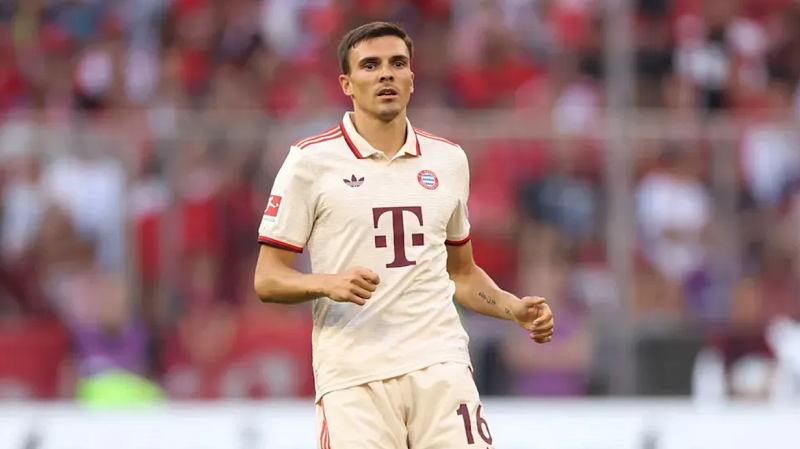 Arsenal tính chiêu mộ tiền vệ Bayern Munich